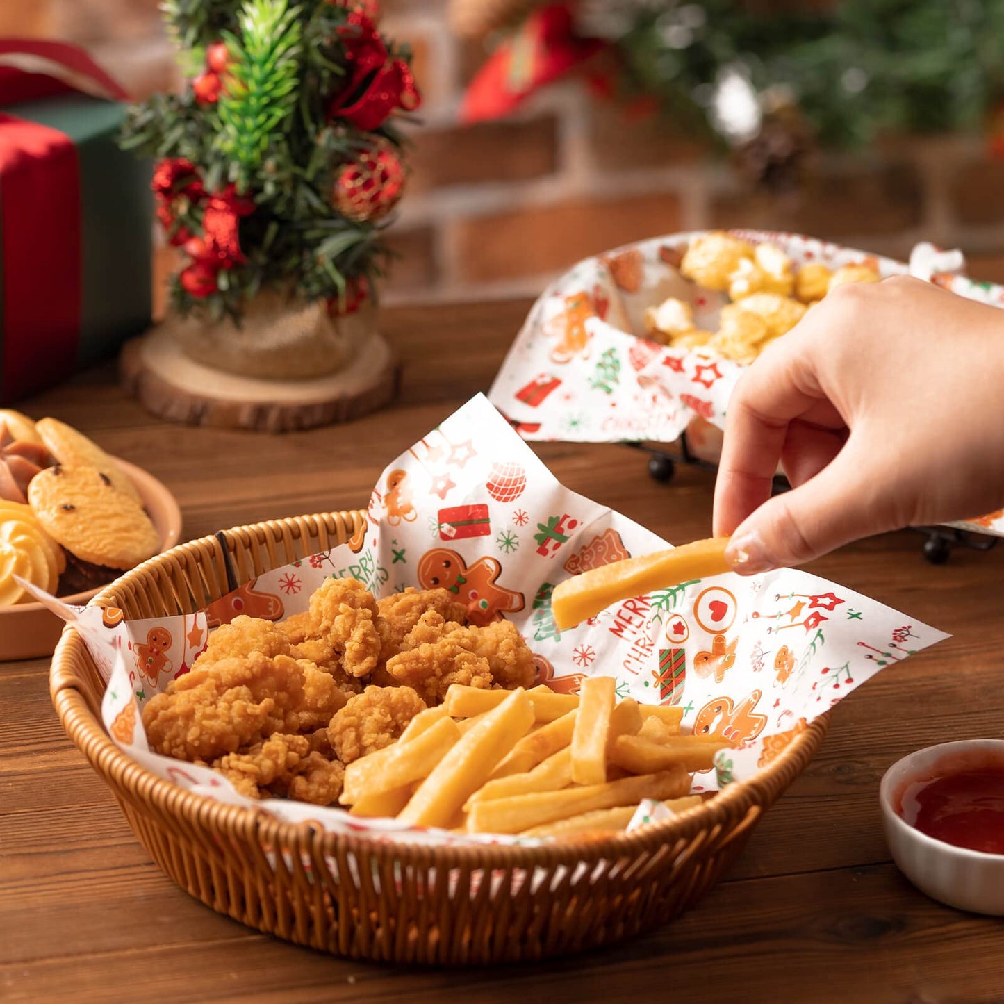 100 Pcs Christmas Wax Paper Sheets for Food, Deli Paper, Sandwich Wrap, Candy & Cookies Wraps