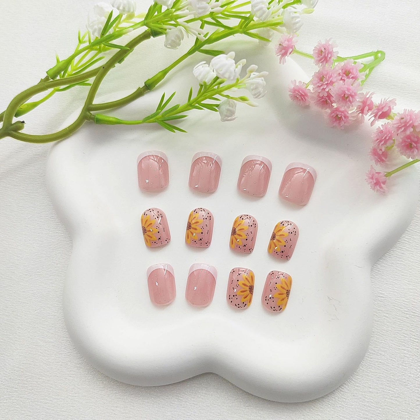 French Tip Press on Nails Short Square Fake Nails with Sunflower & Spot Designs Acrylic Nails Press ons Glossy Glue on Nails Nude Full Cover Artificial Stick on Nails for Women 24Pcs