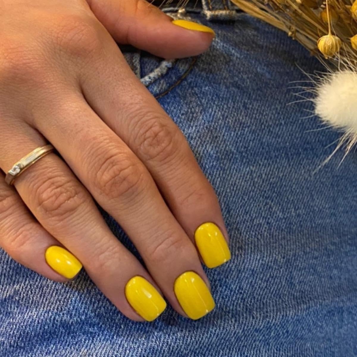 XCREANDO Yellow Press on Nails Short Square, 24PCS