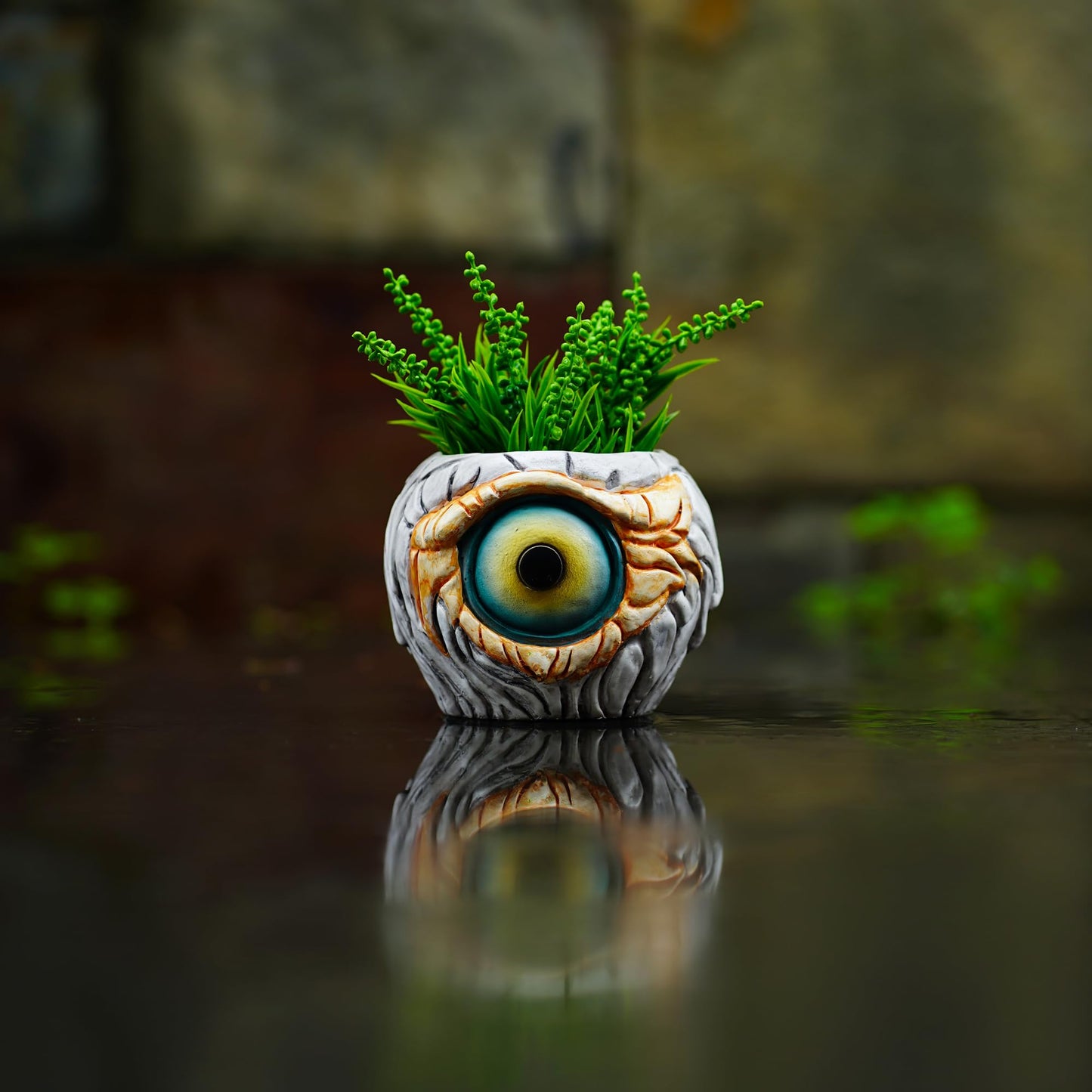 Lejoy Monster Eye Design Planter, Resin Succulent Plant Pot with Drainage, Decorative Garden Container (White)