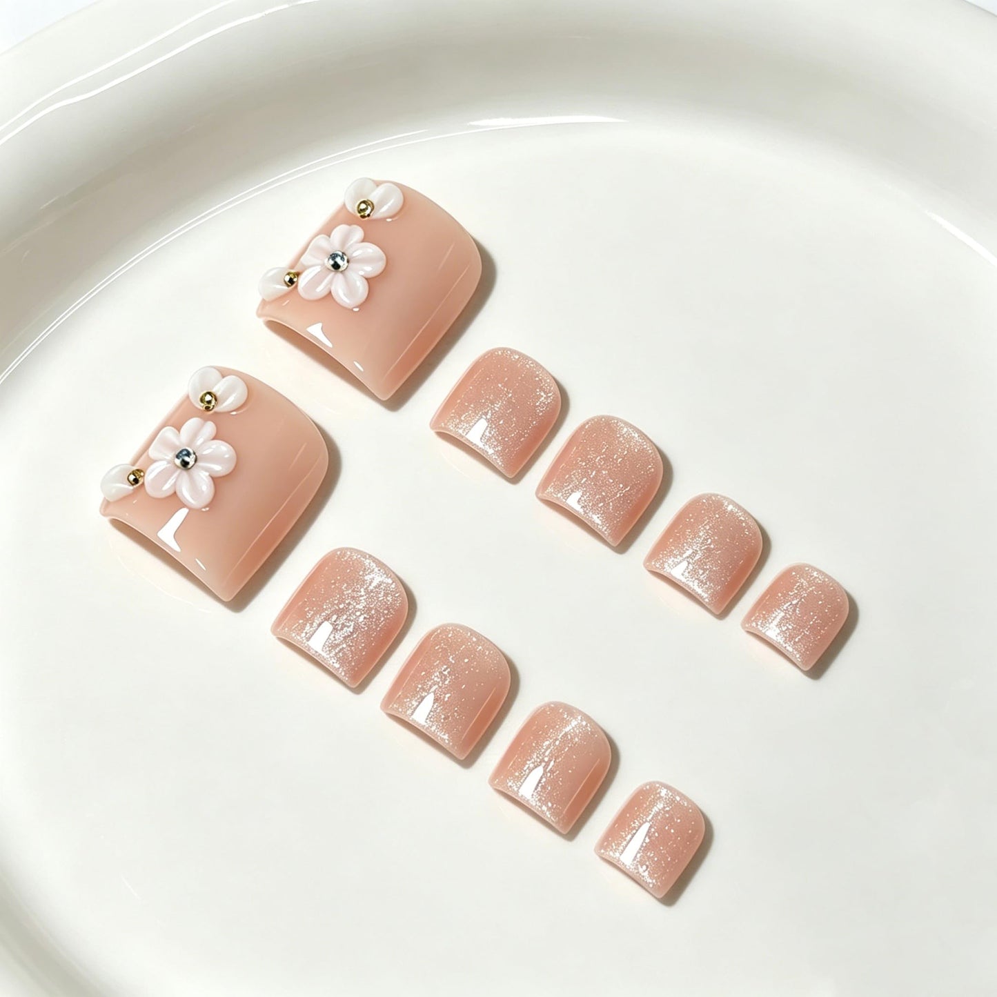 Handmade Press on Toenails White Flower Fake Toe Nails Tips Kit Press on Nails for Toes Glitter Muti-Layer Gel Thicked Acrylic Stick on Nails for Women Nail Supplies (S)