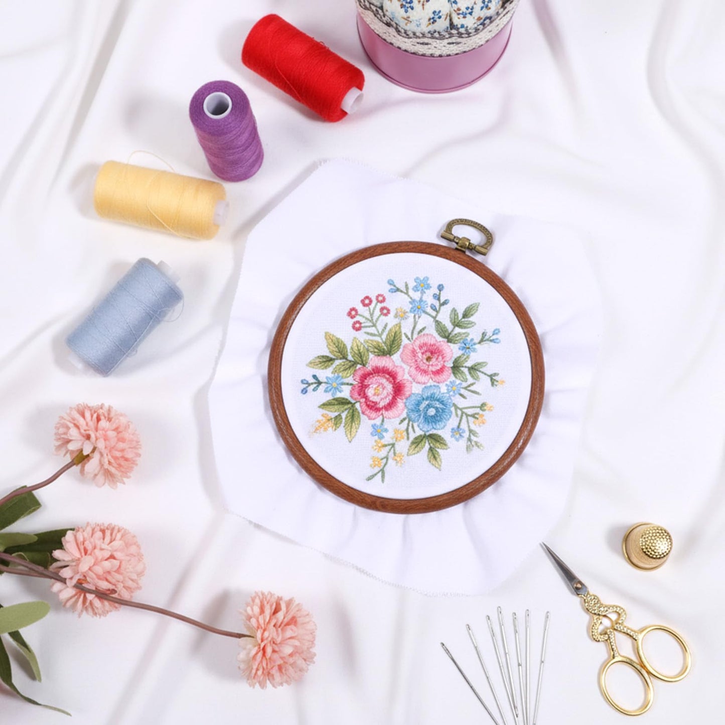 AOZUO 15 Pcs 4 Inch Embroidery Hoops Set, Round Imitated Wood Cross Stitch Hoop Rings Circle Display Frame Kits for Art Craft Sewing Embroidery Handy DIY Ornaments Christmas Decoration