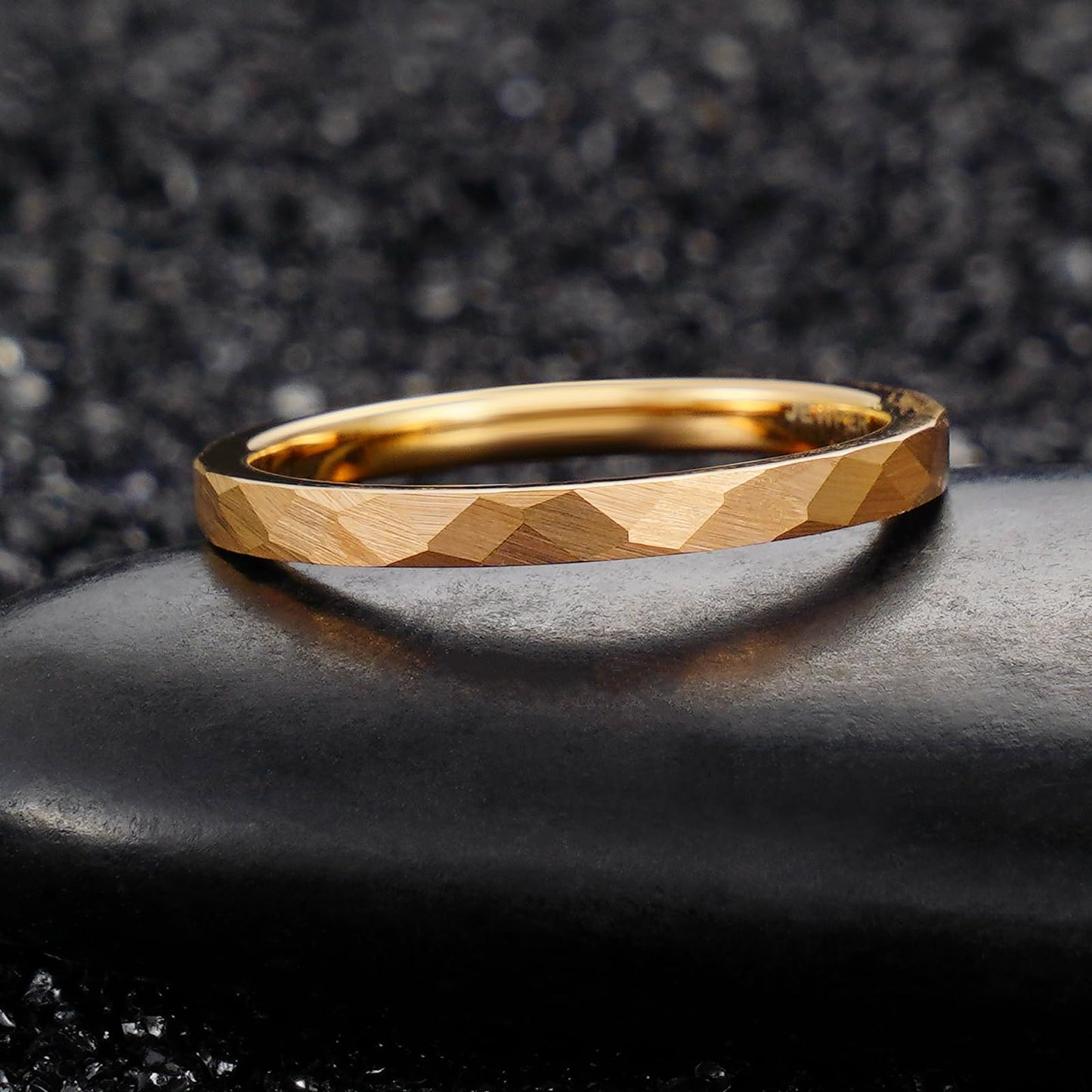 JEWPER 2/4/6/8mm Black/silver/gold Tungsten Rings for Men Womens Couple Fashion Jewelry Promise Engagement Wedding Band Hammered Inner ring inlaid with olive wood Carbide Polished Edge Comfort Fit
