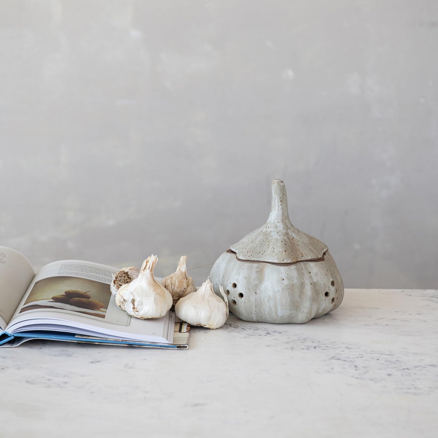 Creative Co-Op Stoneware Garlic Shaped Garlic/Onion Keeper, Matte White