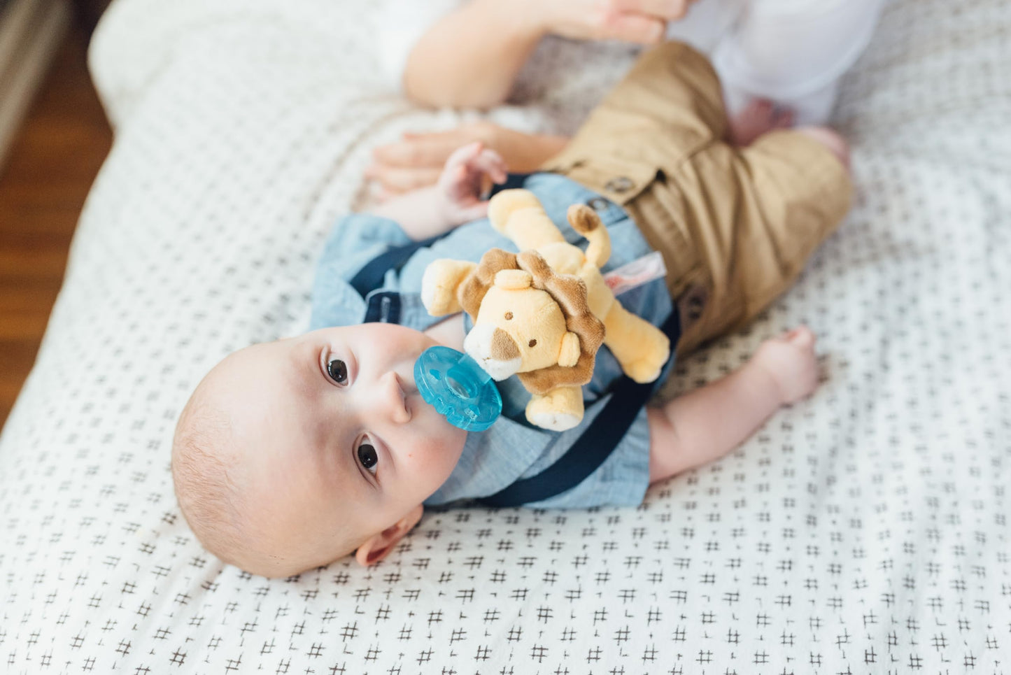 WubbaNub Infant Pacifier - Baby Lion