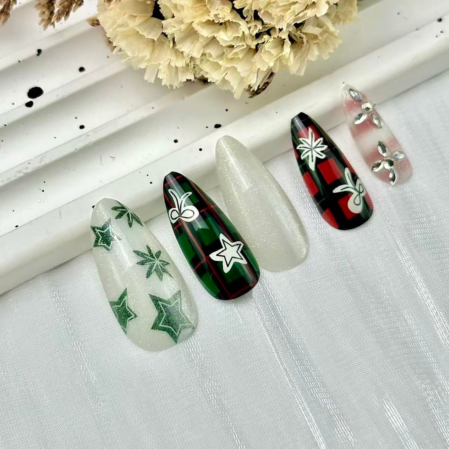24pcs French Tip Press on Nails Medium Almond Fake Nails with 3d Snow Rhinestones Designs False Nails Christmas Glue on Nails Winter Snowflake Full Cover Artificial Stick on Nails Decoration for Women