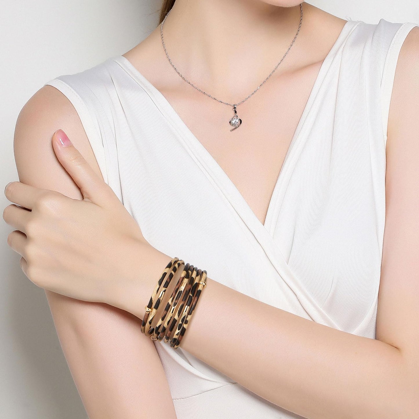 QIUTIMIY Leather Bracelets for Women Trendy Boho Cuff Bracelet Layered Bangle with Clasp Hand Wrist Jewelry Western(Style 2-Leopard)