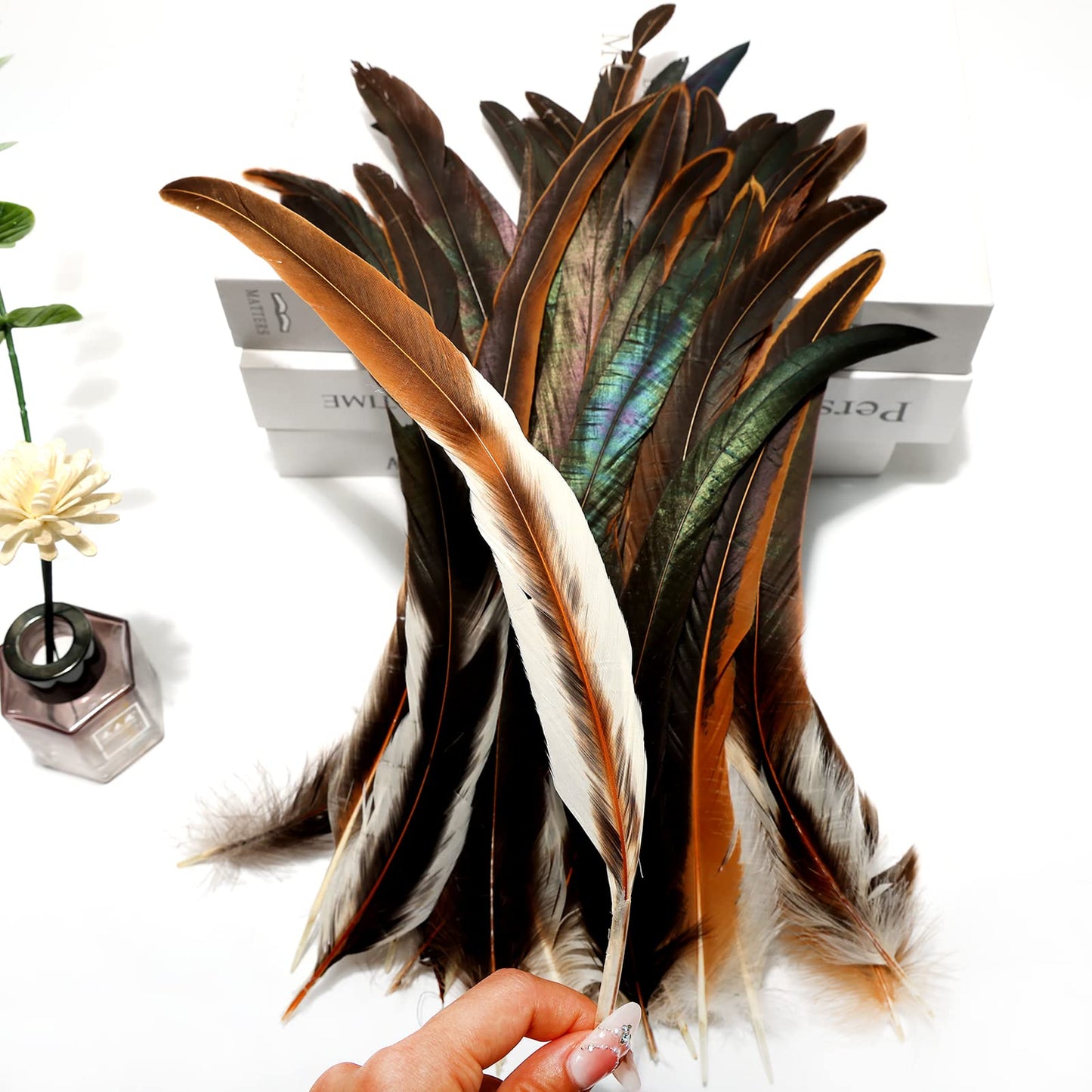 THARAHT 20PCS Rooster Coque Tail Feathers Bulk Natural 16-18Inch 40-45cm for Crafting Wedding Gras Masquerade Party Performances DIY Decoration Rooster Tail Feather,Natural