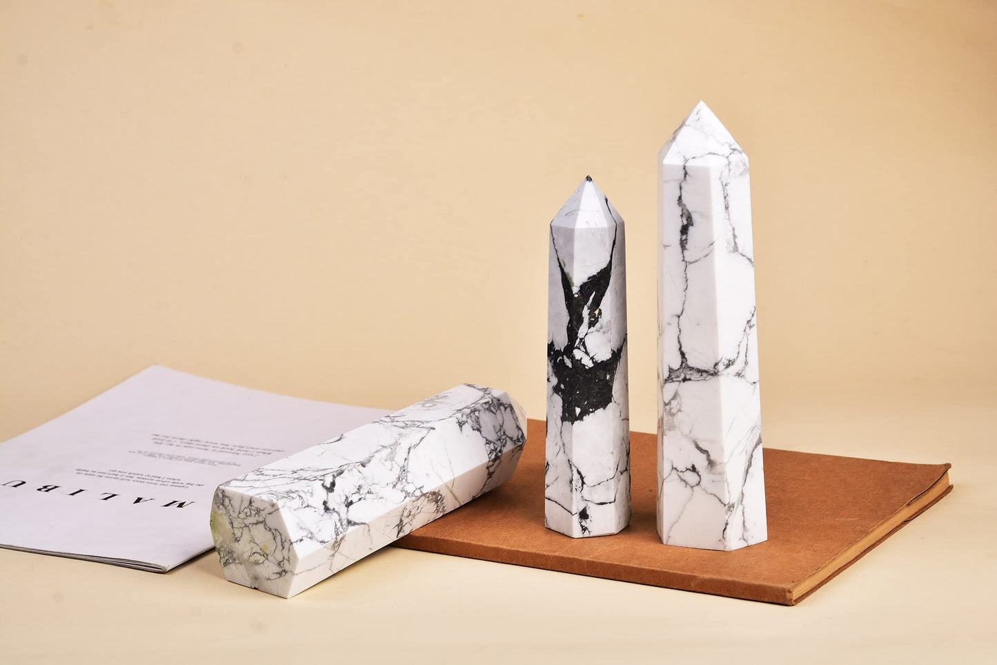 AMOYSTONE White Howlite Stone Tower Large Healing Crystal Obelisk Wand Crystal Decor Spiritual Gifts 1.1-1.7 LBS