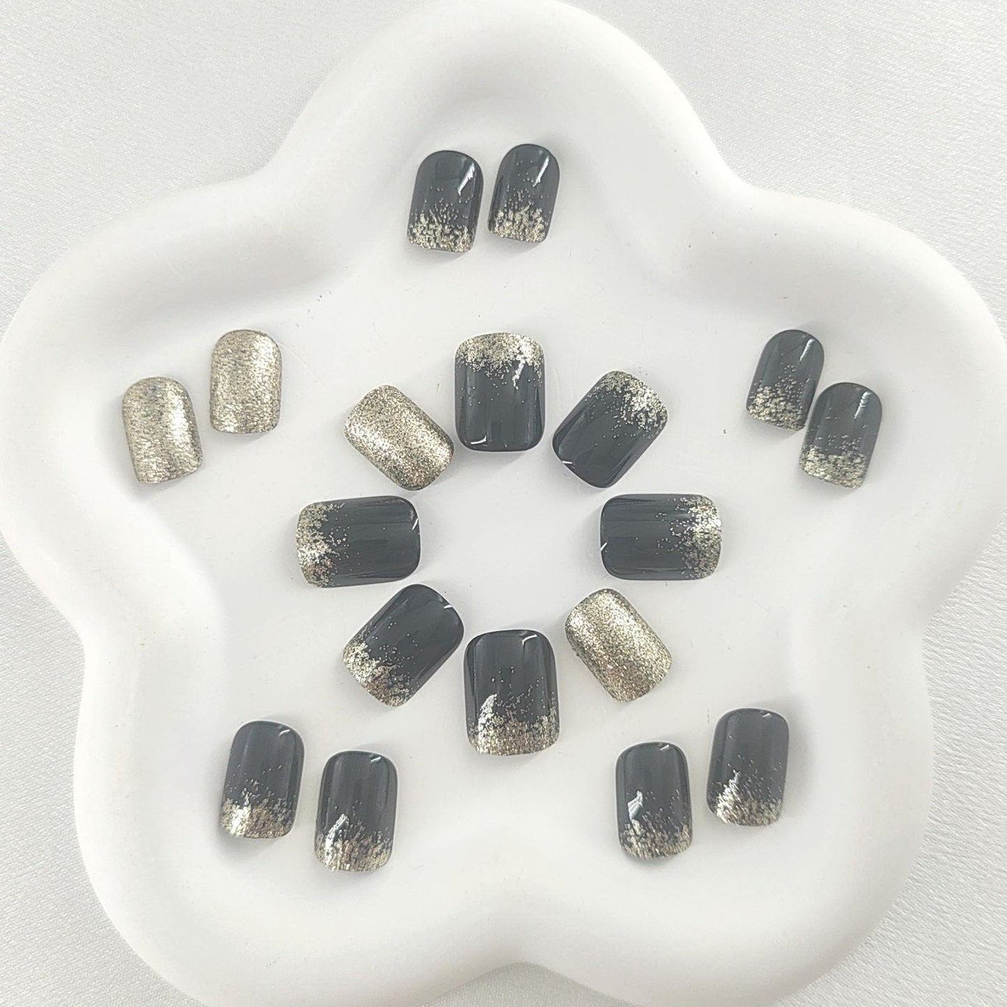24Pcs Black Press on Nails Square Short Glue on Nails Full Cover Fake Nails Women Nail Press ons with Gold Glitter Designs Acrylic Solid Color Stick on Nails Glossy Artificial Nails