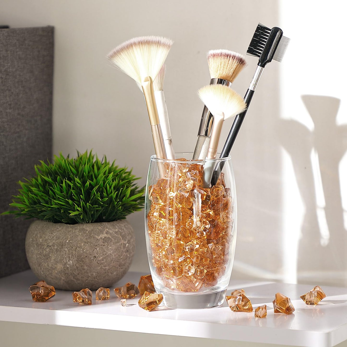 Syhood 570 Pcs 5 Sizes Amber Fake Crushed Ice Rocks Acrylic Crystal Gems Sparking Amber Plastic Diamonds Marble for Vase Fillers DIY Craft Wedding Table Scattering Room Decoration
