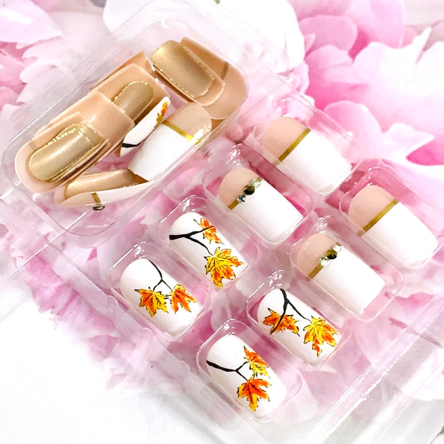 Thanksgiving Press On Short Nails Acrylic Glossy Full Cover Fall False Nails with Maple Leaf Designs Artificial Autumn Leaves Glue Ons Fake Nails for Women Girls (YS03)