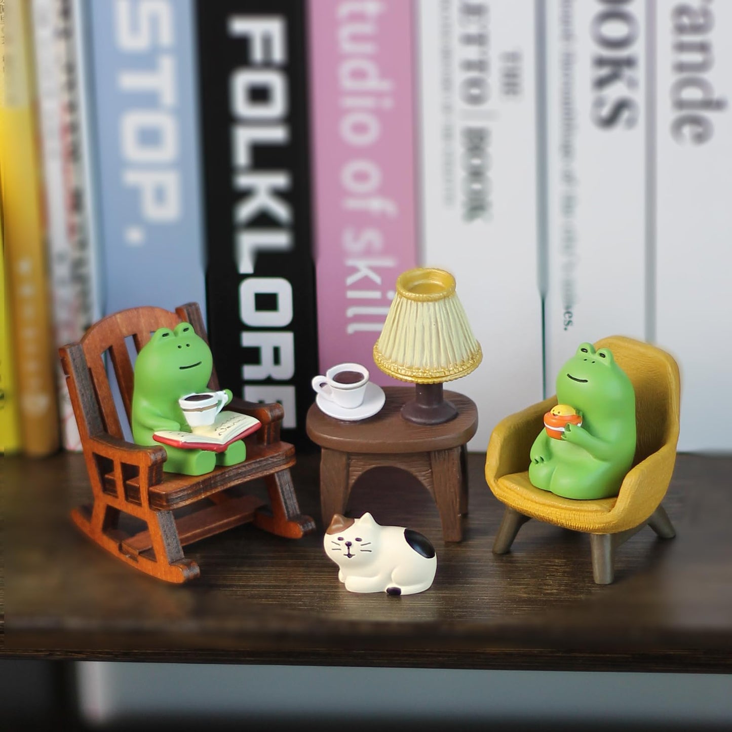 Refintural Miniature Frog Figurines Statue, Adorable Frog Collectibles for Desk and Bedroom Decor, Perfect Indoor Home Decorations and Gifts