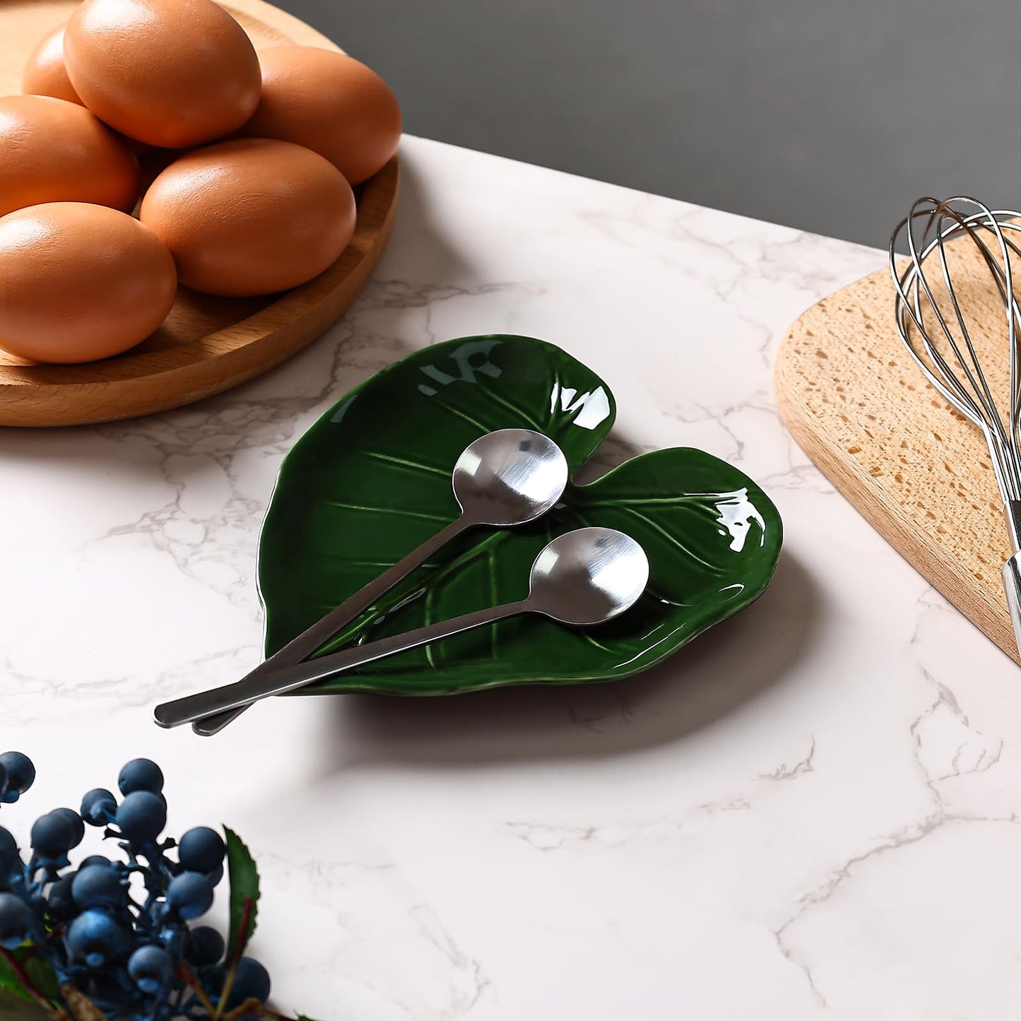 Koythin Ceramic Leaf-Shaped Spoon Rest, Decorative Spoon Holder, Elegant Kitchen Accessories (Green Leaves)