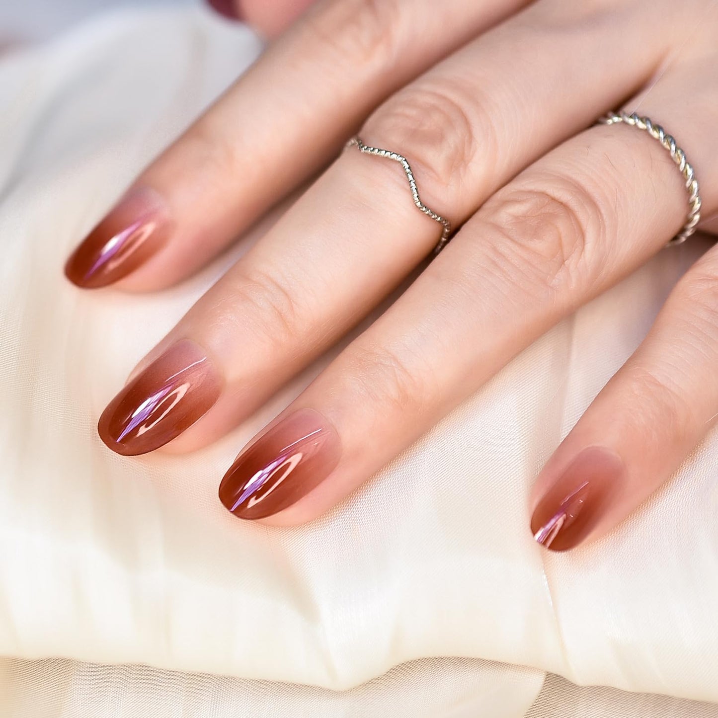 IKISKT Press On Nails - Brownish Red Tips | White Clear Gradient l UV Medium-short Round Shape False Fake Nails, Reusable Summer Glue | 10 Sizes - 24 Nail Kit