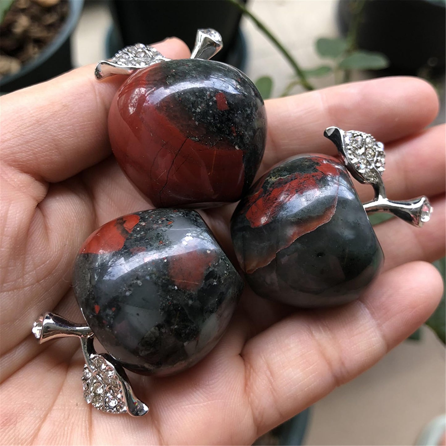 Casaper Africa Bloodstone Apple Figurine Pocket Stone Fruit Sculpture Healing Crystal Statue Home Decoration 1.3" Tall