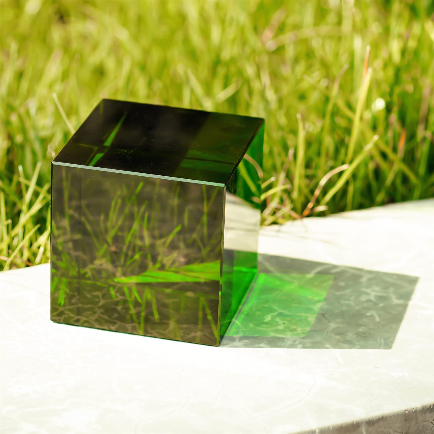QFkris 2.2inch Crystal Glass Cube Prism Paperweight,Optic Prism Cube Figurine Collectibles for Office or Home Decor,Cool Science Gadgets,Birthday Gift (Green)