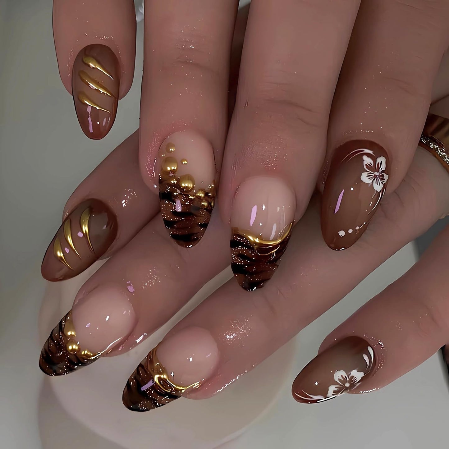 MERVF Press on Nails Almond Medium, Brown French Tip Fake Nails 3D Gold Glue ons Fall Acrylic Nail Aura Design Manicure Glossy 24pcs