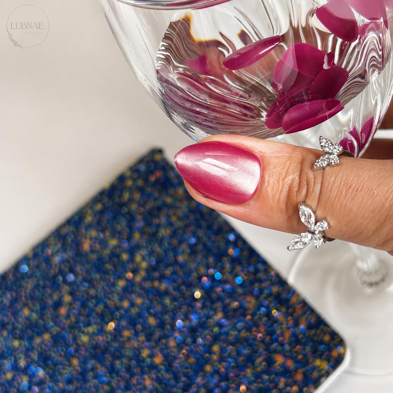 Lubnae - Designed in PARIS. Luxury Collection Press-On Nails – Collection – 30 Reusable Nails with Glue – Almond Short – Salon Quality at Home (Elegant Cat Eye)