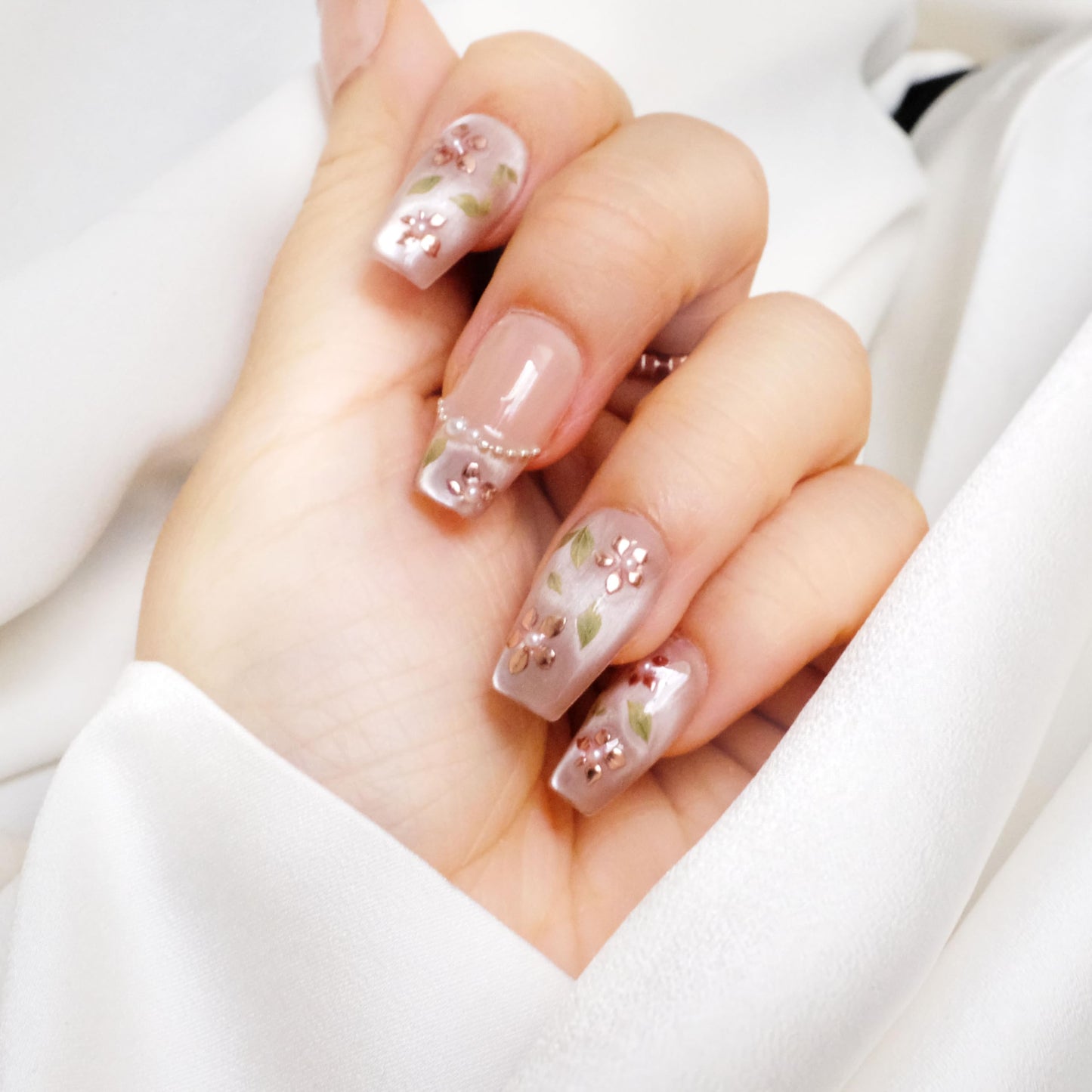 [GLORS] Medium Ballerina Press On Nails, Nude Pink with Rose Gold Foil and Pearl Accents, 10 Pieces (Small, MB)