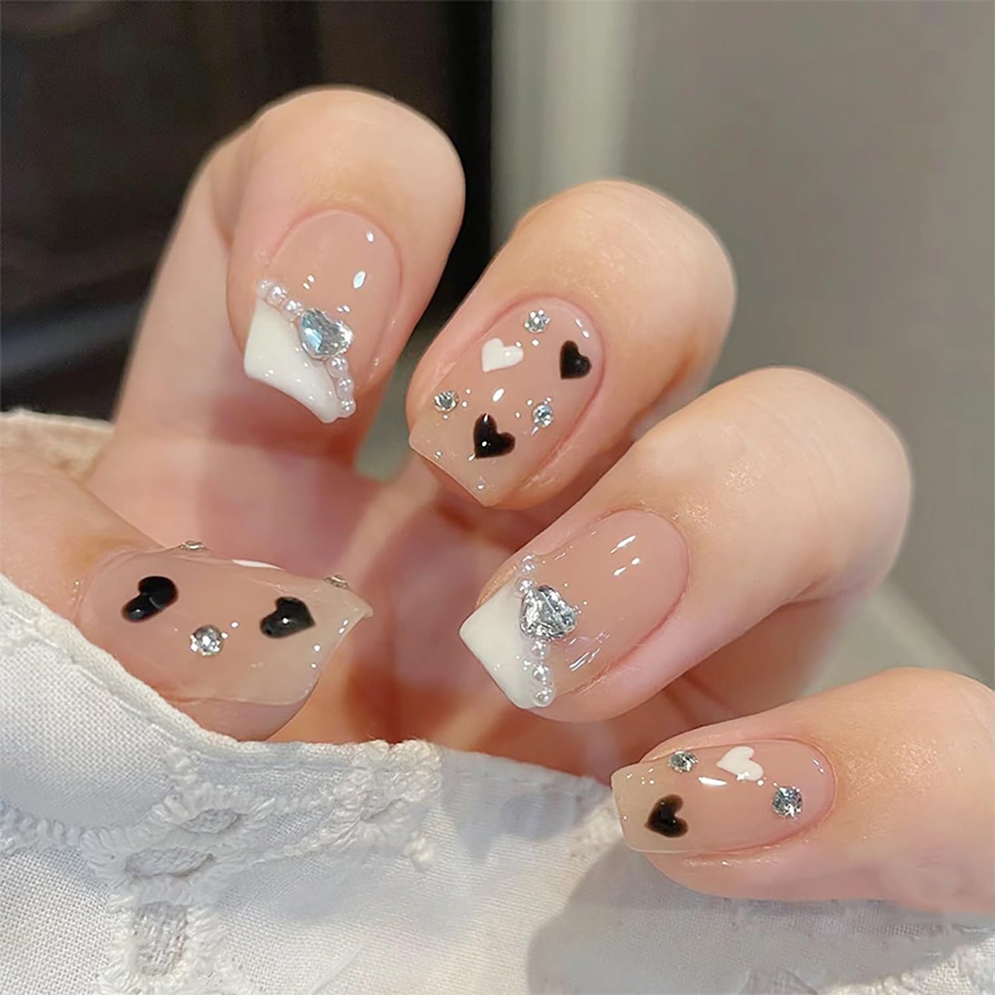Press on Short Square Nails Glossy Full Cover Acrylic Short Square False Nails with Black White Heart Designs Artificial Rhinestone Fake Nails with Charms Glue ons Fingernails for Women Girls