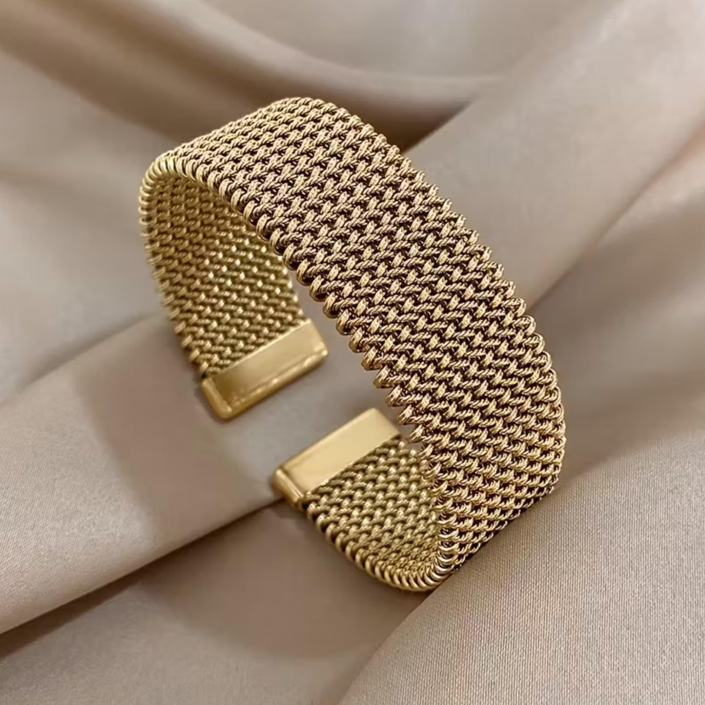 Embtrem Chunky Gold Bangle Bracelet for Women Gold Plated Non Tanish Open Wide Chunky Jewelry Birthday Gifts for Bestie Mridesmaids Valentines Day