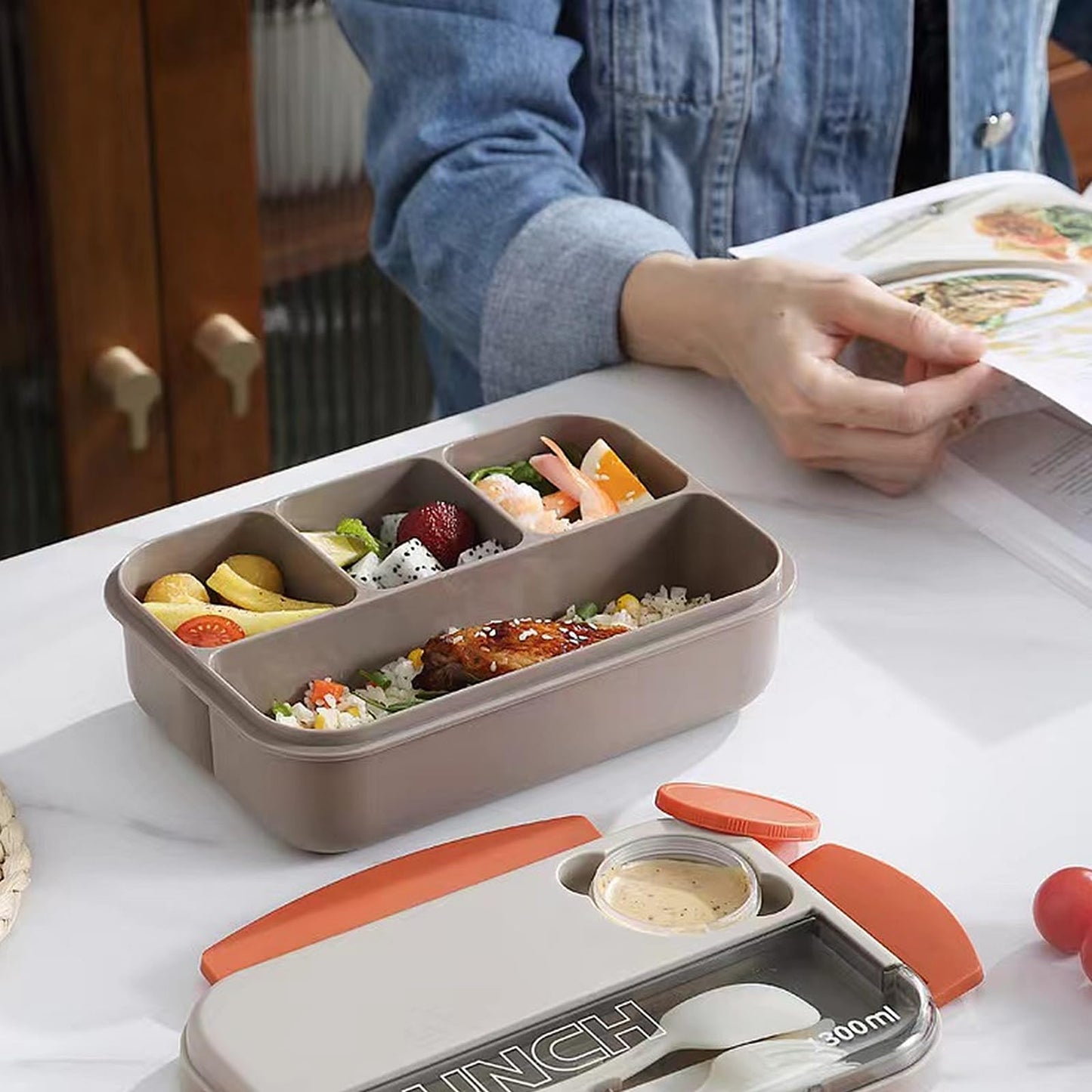 Scizorito Bento Box Adult Lunch Box, 44 oz Containers with 4 Compartments, Lunchable Food Container with Utensils, Sauce Jar, Microwave & Dishwasher Safe (White-Grey)