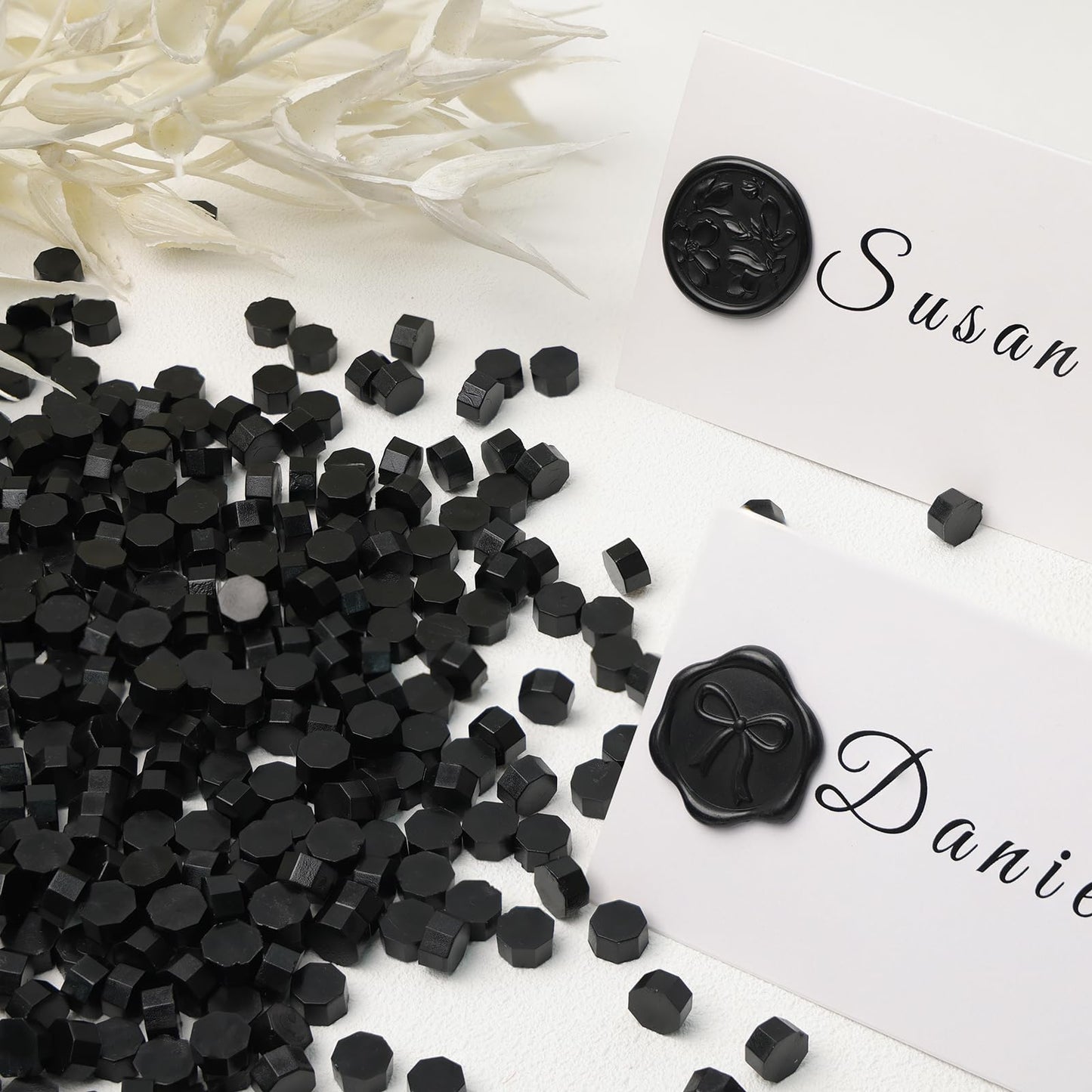 UNIQOOO 540 Pcs Black Sealing Wax Beads Nuggets for Wax Seal Stamp, Great for Embellishment of Card Envelope, Wedding Invitation, Wine Package, Gift Wrapping
