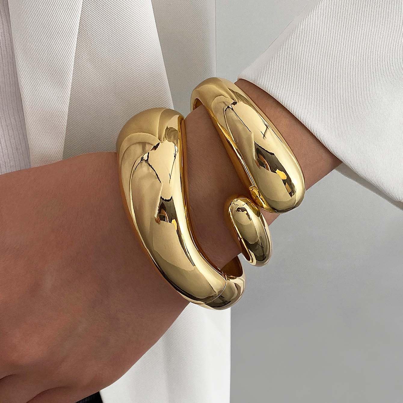 MTINEAPS Gold Bangle Bracelets for Women Teens Trendy Chunky Adjustable Twist Cuff Bracelet Jewelry Gifts (Chunky Gold)