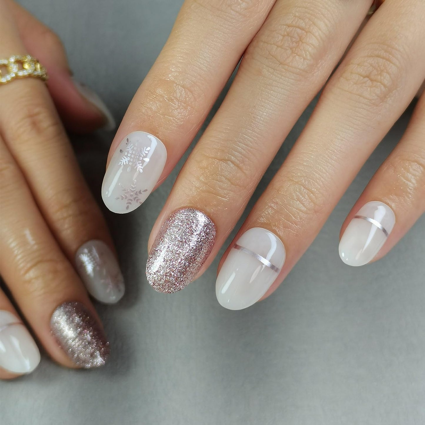 CurvLife Press on Nails Acrylic Fake Nails with Design Full Cover False Nails for Women Reusable Nail Kit (Snowflake Silver, 30pcs)