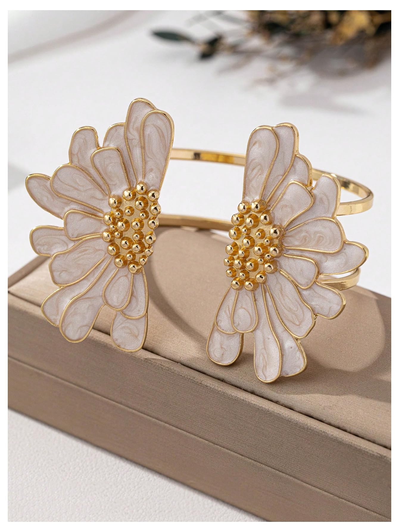 MakeMeChic Beach Gold Arm Cuff Jewelry for Women Bangle Band Armlet Flower Upper Arm Cuff Bracelet Summer Beach Essentials White Floral B One-Size