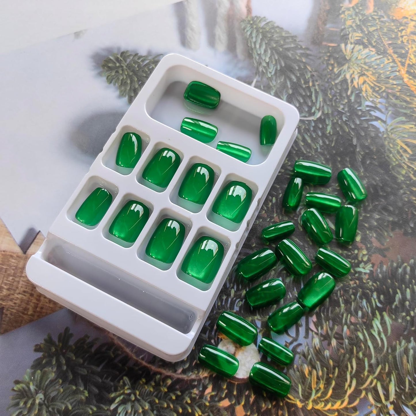 Green Press on Nails Medium Square Fake Nails with Glitter Cat Eye Designs Glue on Nails Full Cover Glossy False Nails Artificial Stick on Nail for Women 24Pcs