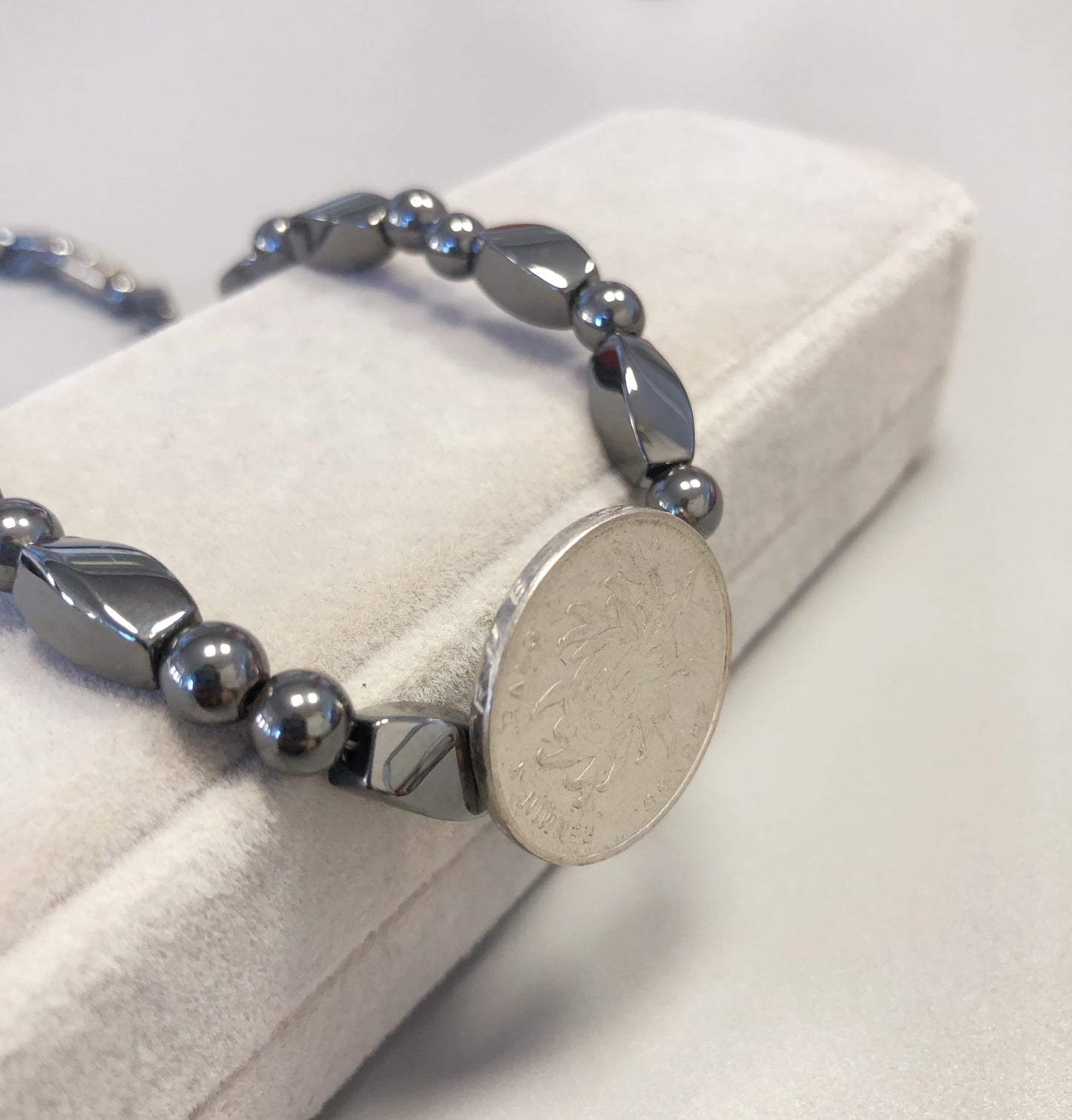Ecooon 5A grade hematite magnetic therapy necklace for men and women, healing stone unisex 20"