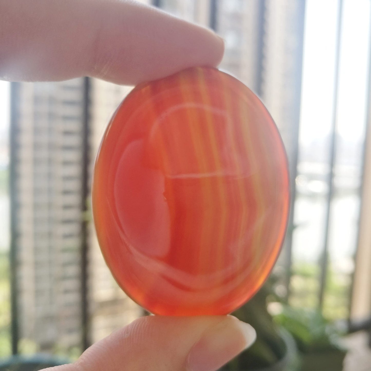Bacatgem 1 Pcs Natural Carnelian Crystal Thumb Worry Stone,Stress Relax Healing Reiki Crystal Pocket Palm Stones