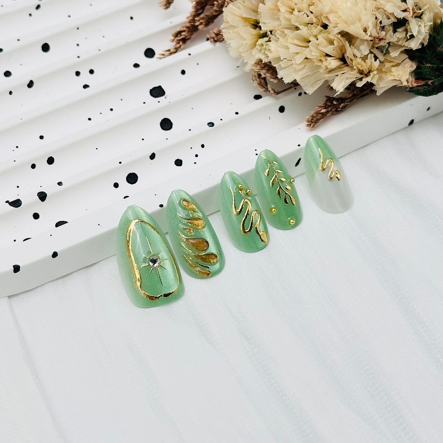 30pcs Green Press on Nails Medium Almond Fake Nails Gold Snake Leaves Star False Nails with 3d Rhinestones Designs Glue on Nails Green French Tip Full Cover Artificial Stick on Nail Decor for Women