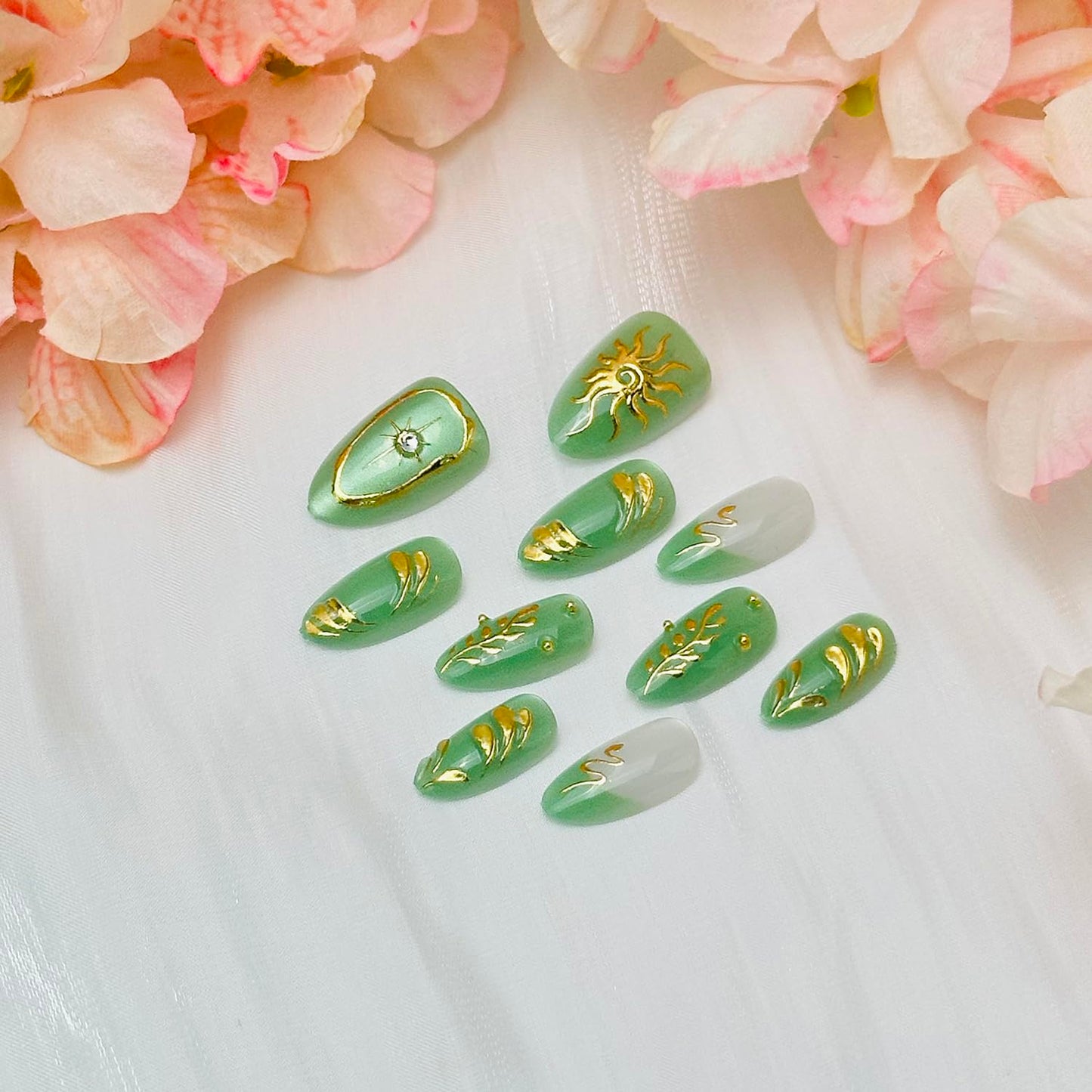 30pcs Green Press on Nails Medium Almond Fake Nails Gold Snake Leaves Star False Nails with 3d Rhinestones Designs Glue on Nails Green French Tip Full Cover Artificial Stick on Nail Decor for Women