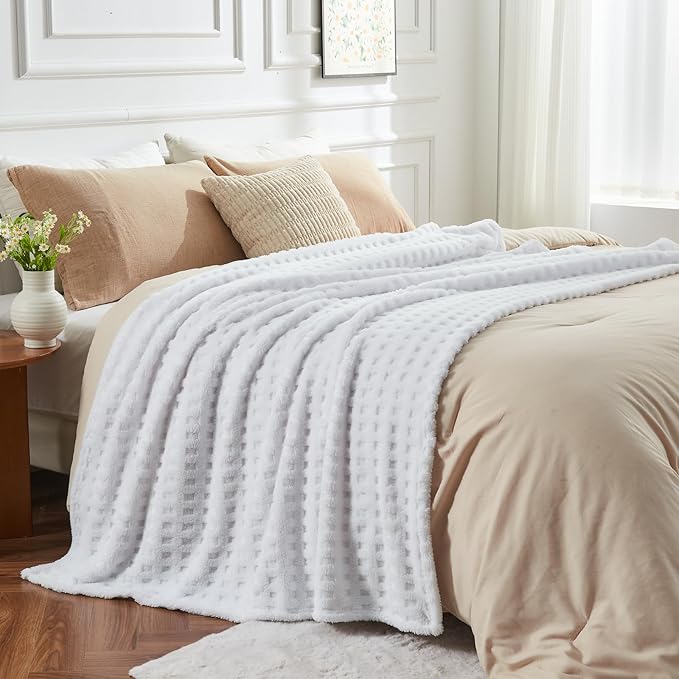 NEWCOSPLAY Super Soft King Blanket White Premium Silky Flannel Fleece 3D Waffle Checkered Lightweight Bed Blanket All Season Use (White, King(90"x110"))