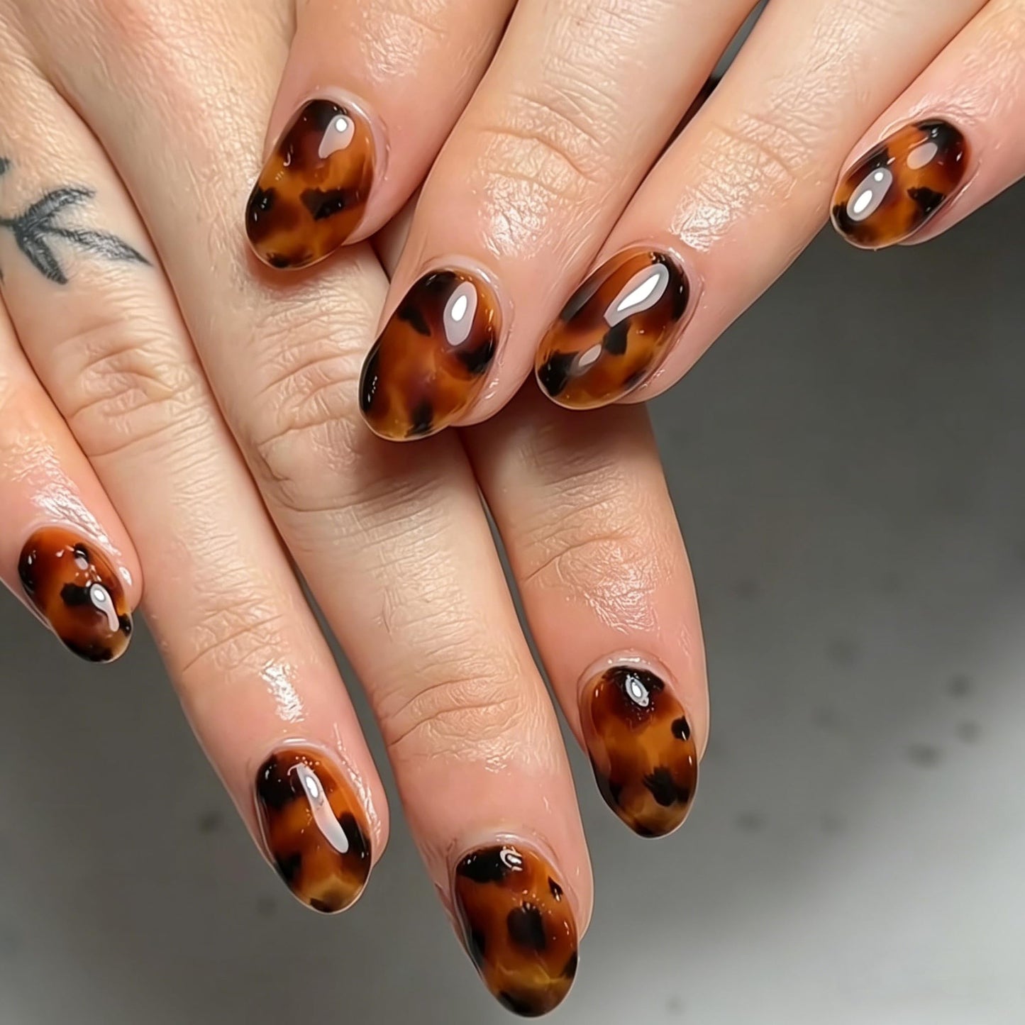 Caramel Leopard Print Short Oval Press On Nails - 24Pcs 12 sizes Soft Gel Fake Nails with Glue, Autumn Winter Tortoiseshell False Nails Reusable for Women Daily Office Party