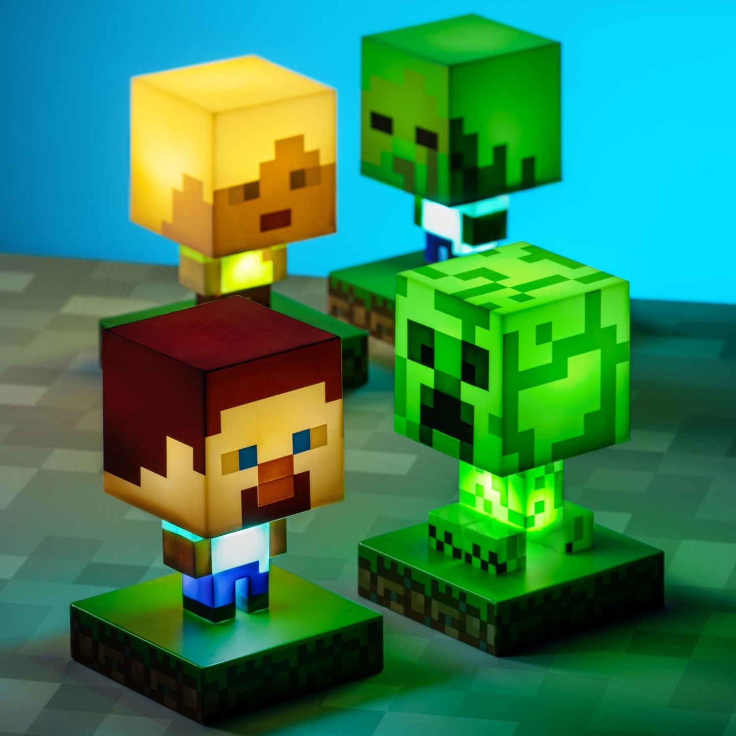 Paladone Minecraft Creeper Light, Lamp, & Night Light - 12 cm Tall - Battery Powered - Gaming Room & Bedroom Decor for Minecraft Gamers