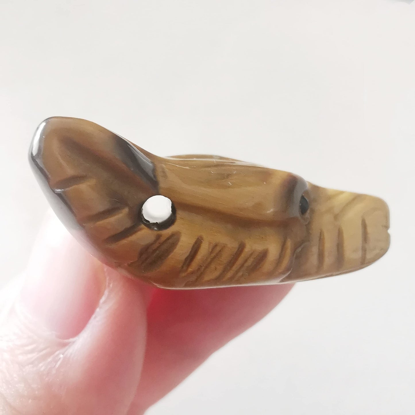 Bacatgem Natural Tiger's Eye 1.37 inchs Wolf Head Pocket Crystals and Healing Stone Figurine,Haped DIY-Jewelry Pendant