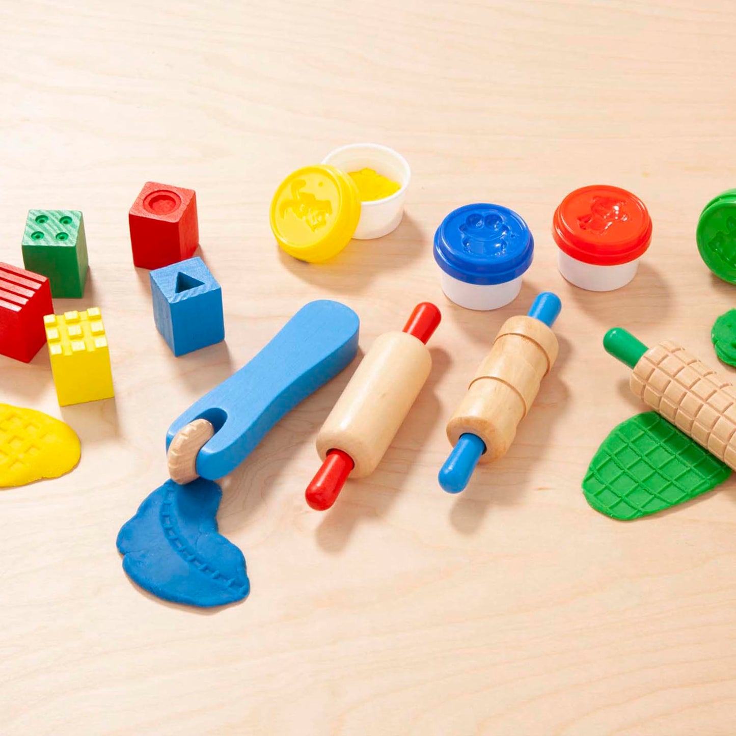 Melissa & Doug Shape, Model, and Mold Clay Activity Set - 4 Tubs of Modeling Dough and Tools