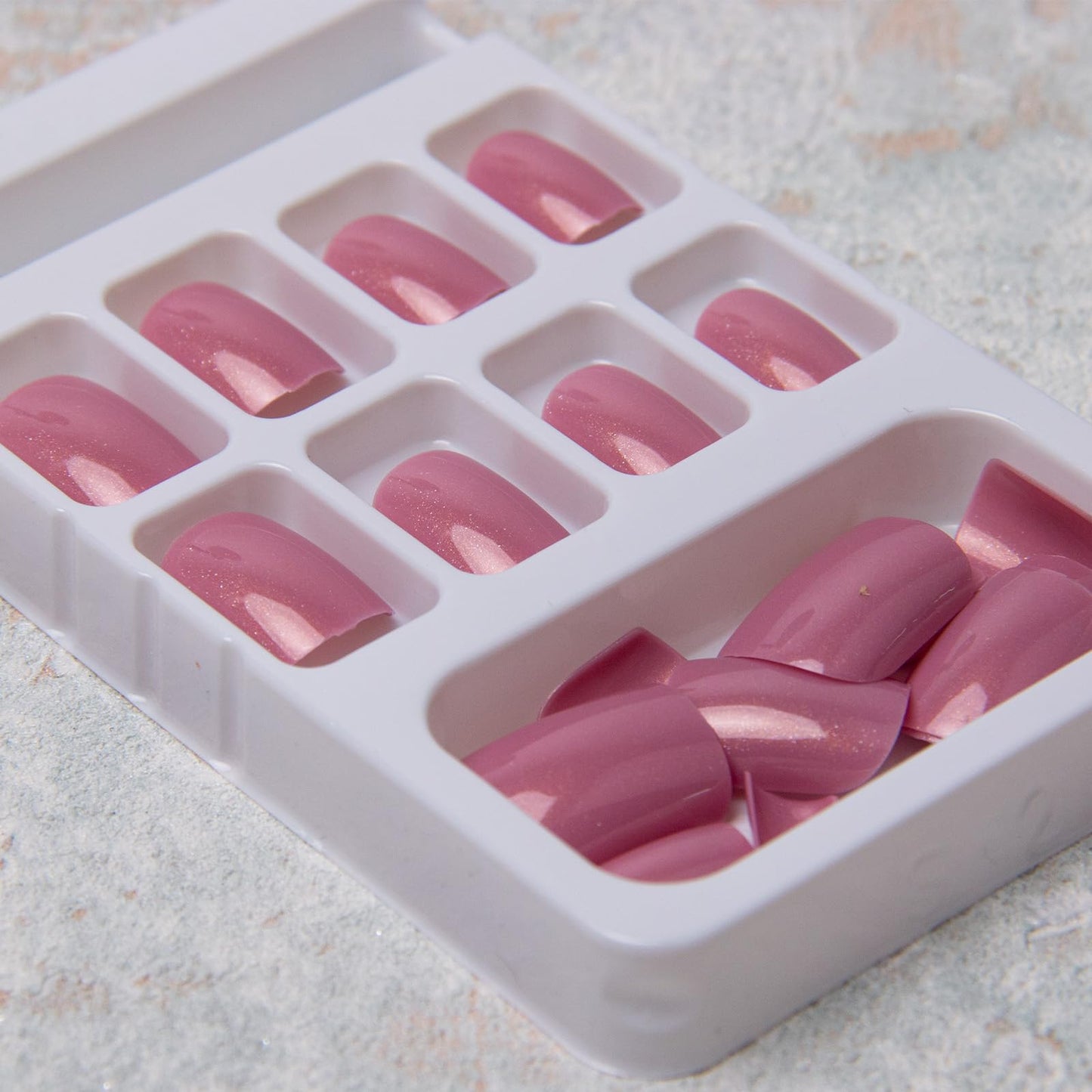 Pink Press on Nails Short Square Fake Nails Chrome Acrylic Nails Glossy Shiny False Nails Mirror Glitter Artificial Nails Press ons Glue on Nails for Women Girls Manicure Nails Decoration 24Pcs