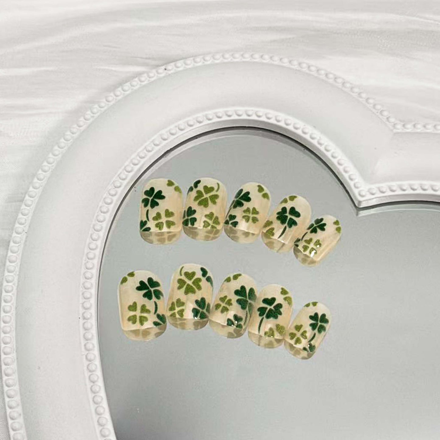 24Pcs St. Patrick's Day Press on Nails Short Square Fake Nails with Shamrock Designs Full Cover False Nails Green Reusable Glue on Nails for Women Saint Patrick Manicure Decor