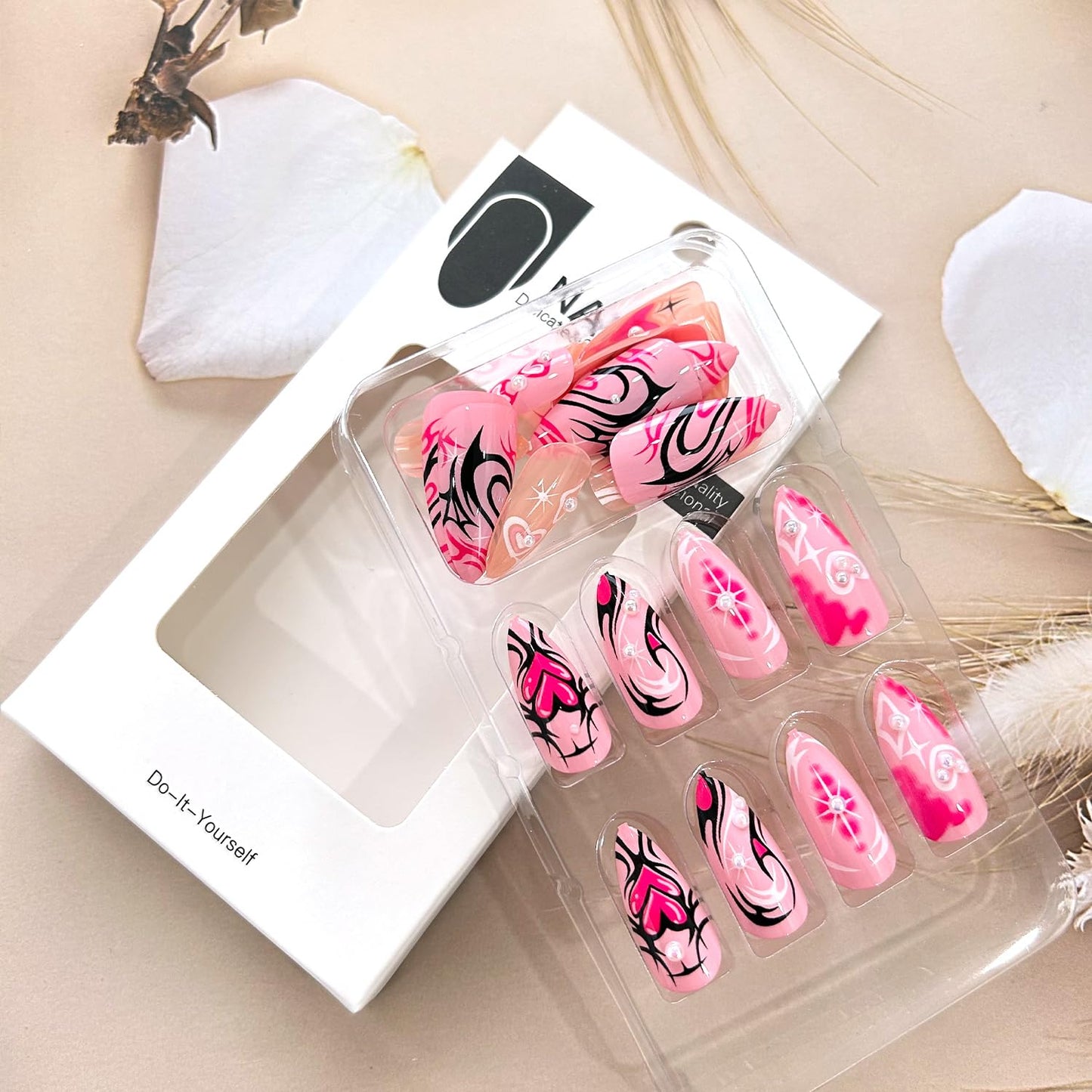 TBRZTR Press on Nails Medium Almond Shaped Love Heart Pearl Design Pink Smudge False Nail Full Cover Glossy Artificial Fingernails Stripes Stick on Nail Reusable Glue on Nails for Women 24Pcs