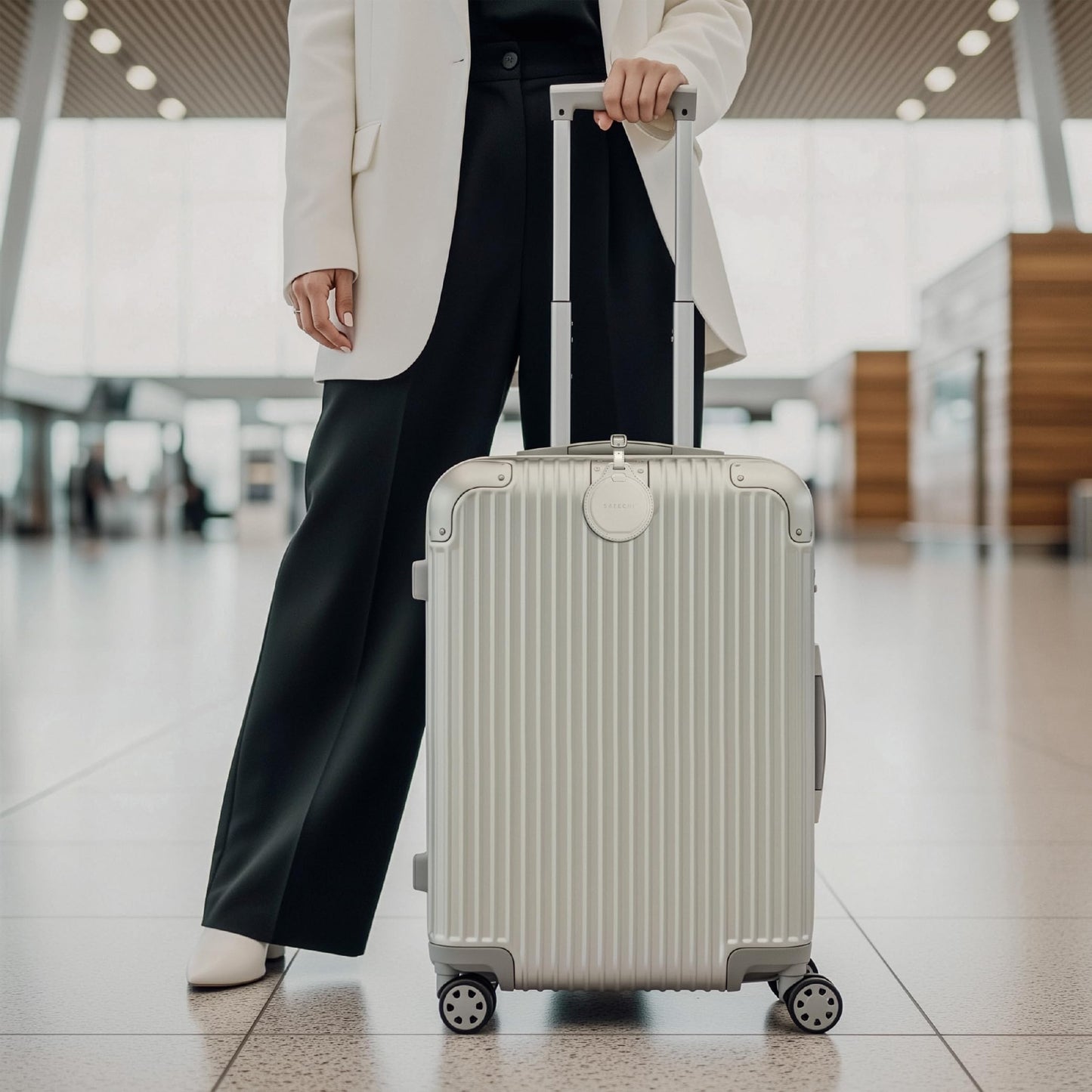 Satechi FindAll Smart Luggage Tag with Find My, TSA-Friendly, Airport Tracking, Left-Behind Alerts, Loud Audible Chime, Wireless Rechargeable, Works with iPhone, iPad, Mac – Sand