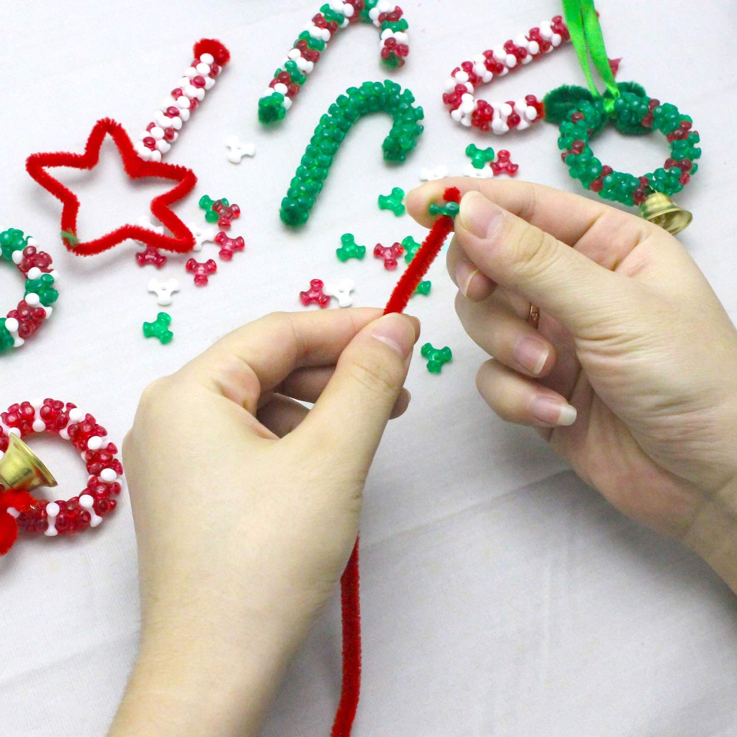 Hifunwu 1570 PCS Christmas Beaded Ornament Kit Plastic Tri-Shaped Beads with Pipe Cleaners for Christmas Craft Tree Hanging