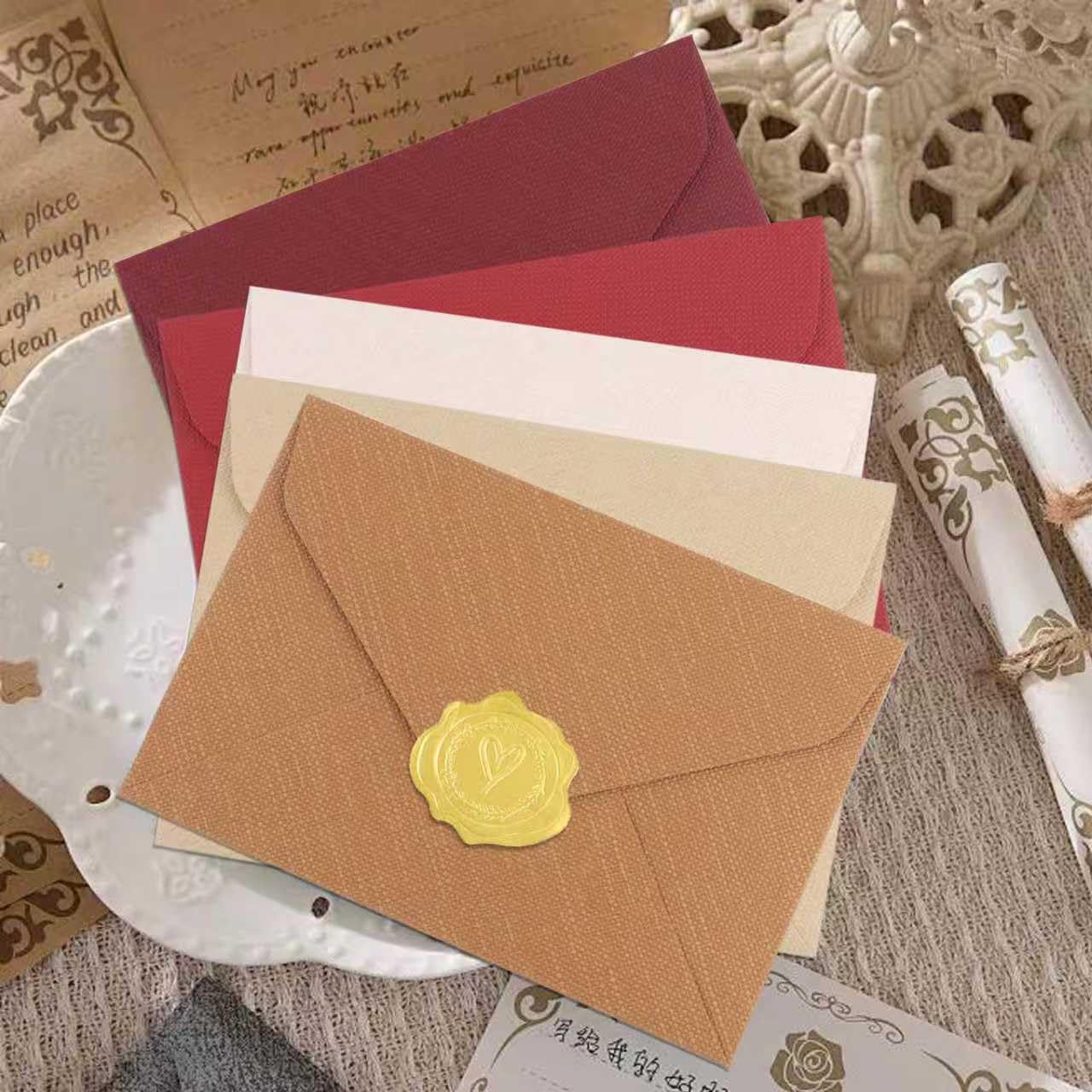 Discbind 50 Pack 4x6 Khaki Linen Envelopes with Gold Wax Seals - Handmade Look A6 Vintage Envelopes & Self-Adhesive Seal Stickers for Greeting Cards, love letter, Wedding, Party Invitation