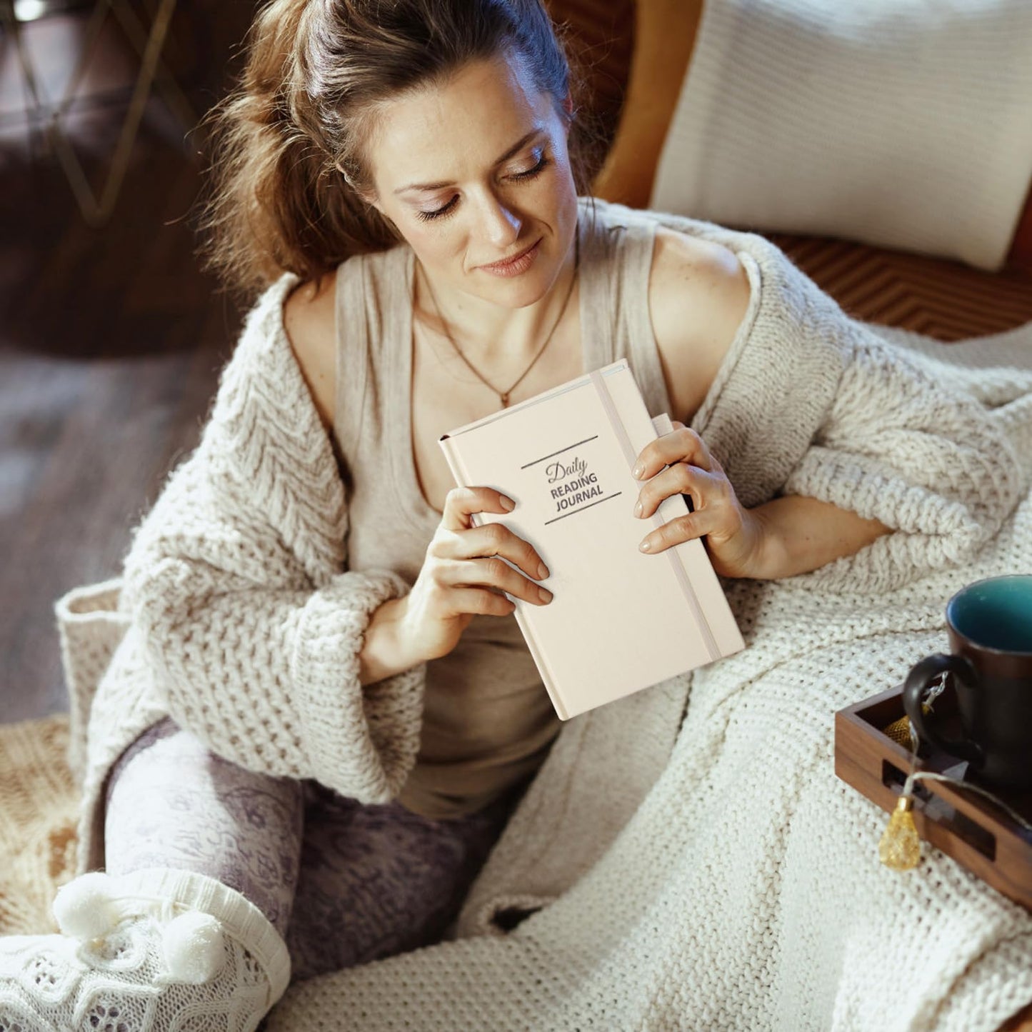 Comkiso Reading Journal for Book Lovers - 75 Book Journal Reading Log for Book Tracking, A5 Linen Book Review Journal with TBR Tracker List, Ratings, Challenges, Prompts, and Index - Beige