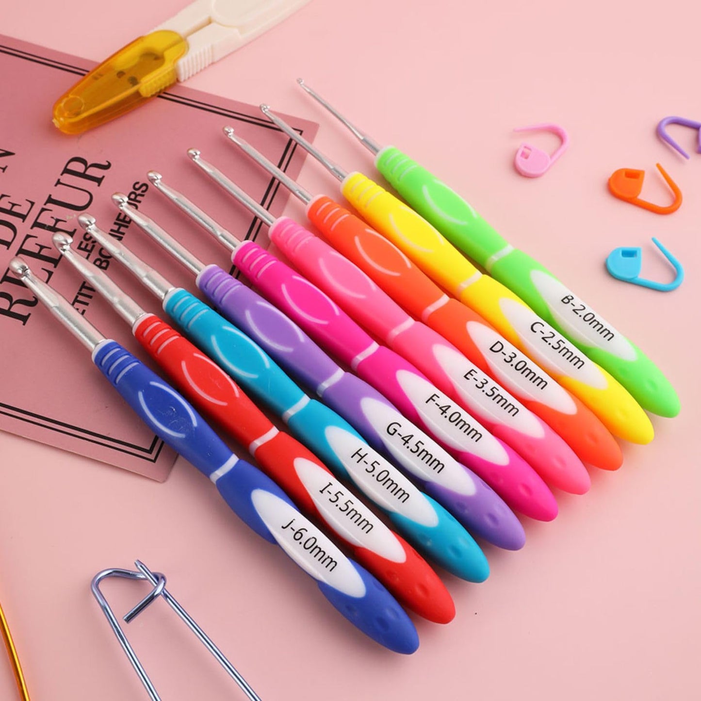 Dasonwin 60-Piece Ergonomic Crochet Hooks Set with Travel Case - Aluminum Crochet Needles Kit for Beginners & Experts, Arthritis-Friendly Design,Includes Stitch Markers & Accessories(Green)