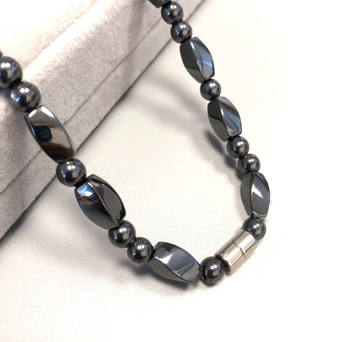 Ecooon 5A grade hematite magnetic therapy necklace for men and women, healing stone unisex 20"